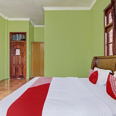 Oyo 92551 Netra Hotel Ujunbatu Buitenkant foto