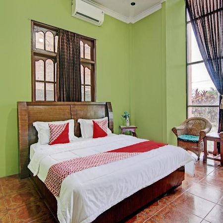 Oyo 92551 Netra Hotel Ujunbatu Buitenkant foto