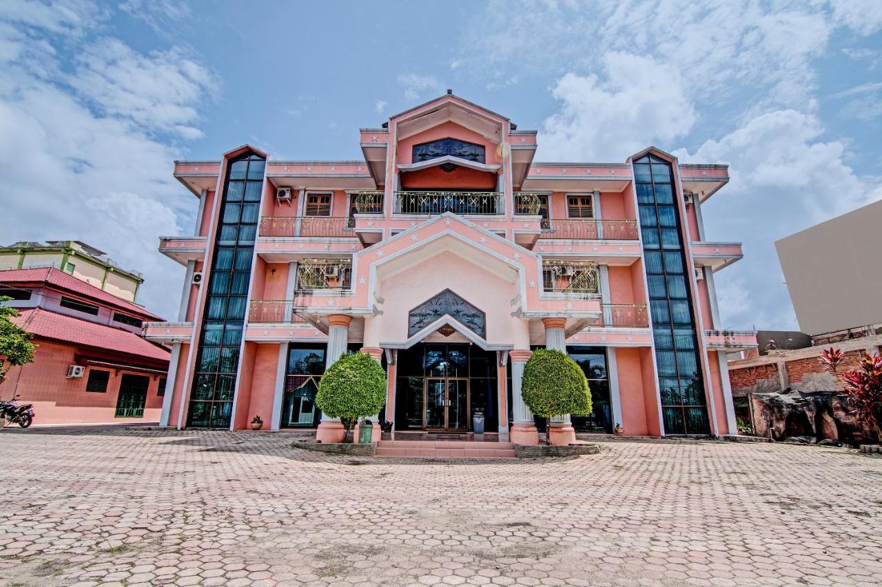 Oyo 92551 Netra Hotel Ujunbatu Buitenkant foto