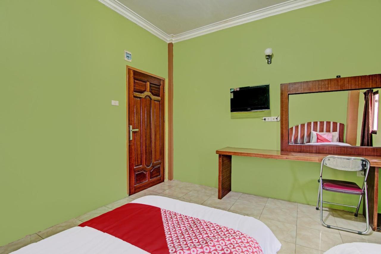 Oyo 92551 Netra Hotel Ujunbatu Buitenkant foto
