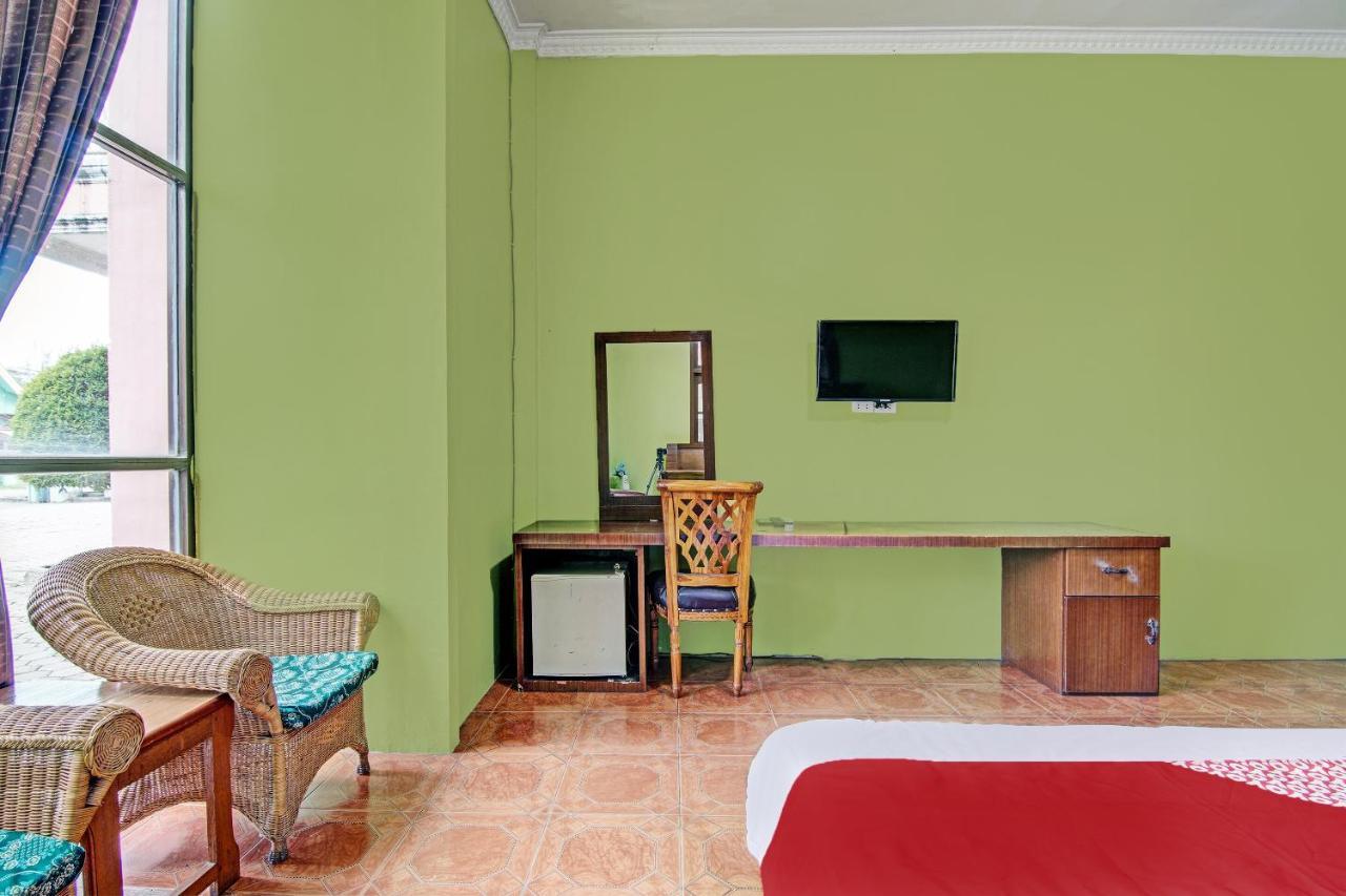 Oyo 92551 Netra Hotel Ujunbatu Buitenkant foto