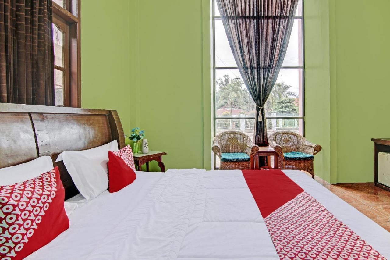 Oyo 92551 Netra Hotel Ujunbatu Buitenkant foto