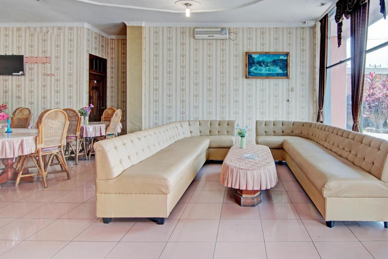 Oyo 92551 Netra Hotel Ujunbatu Buitenkant foto