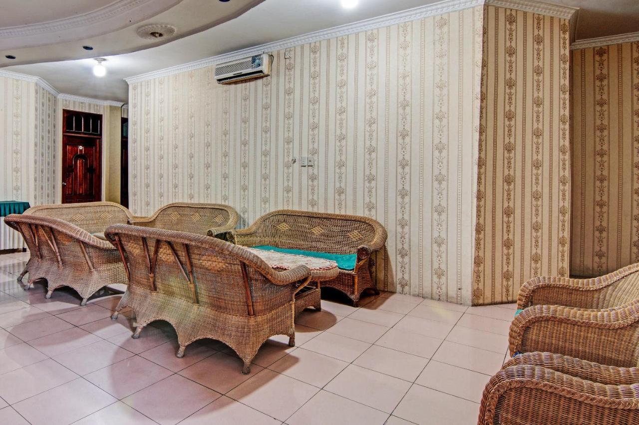Oyo 92551 Netra Hotel Ujunbatu Buitenkant foto