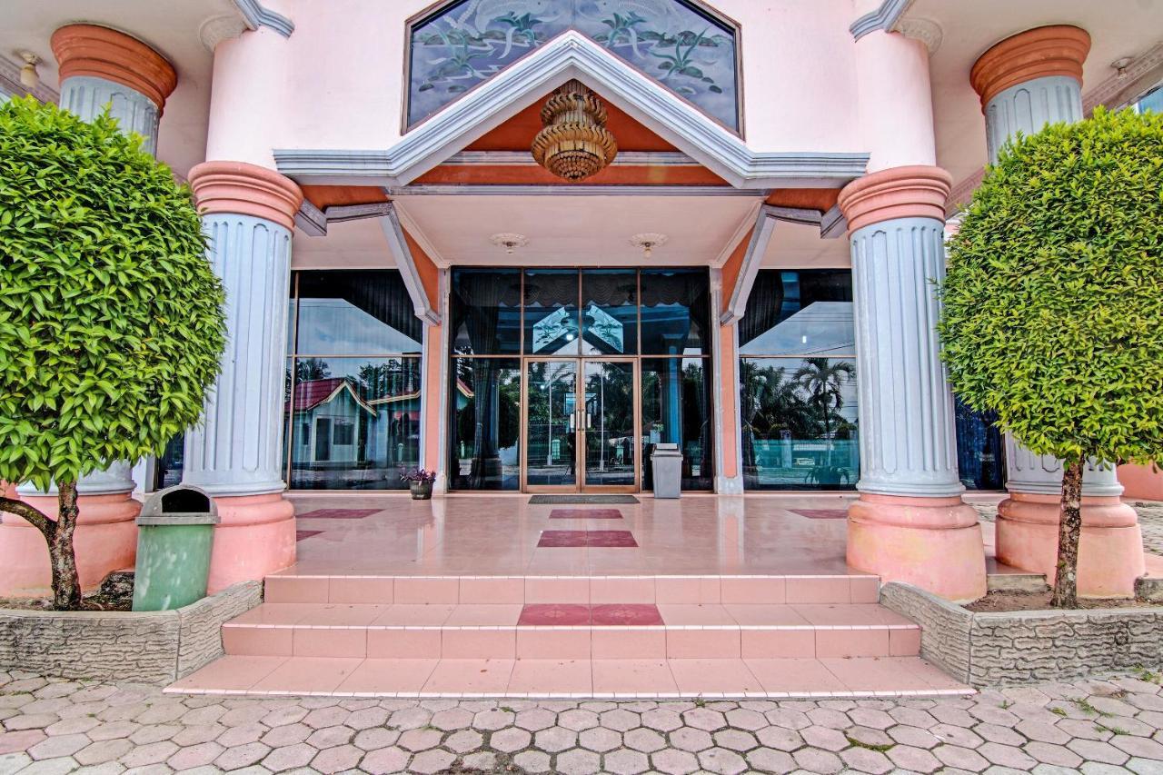 Oyo 92551 Netra Hotel Ujunbatu Buitenkant foto