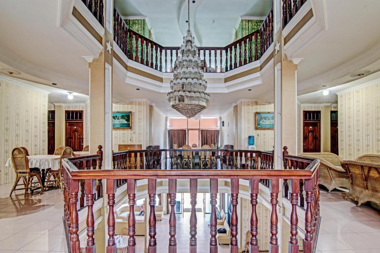 Oyo 92551 Netra Hotel Ujunbatu Buitenkant foto