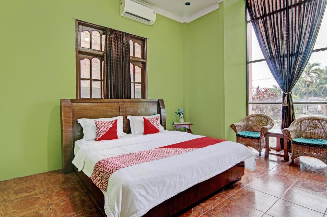 Oyo 92551 Netra Hotel Ujunbatu Buitenkant foto