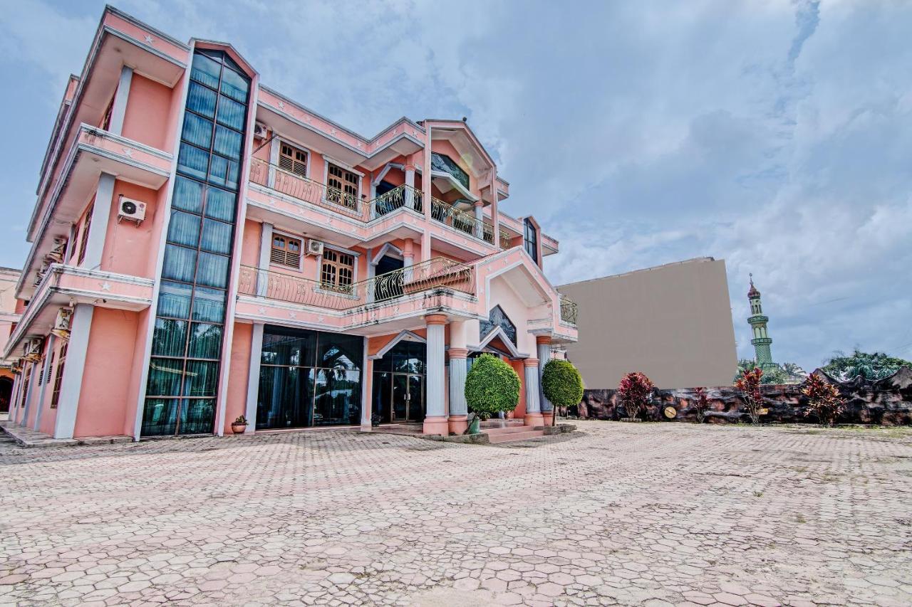 Oyo 92551 Netra Hotel Ujunbatu Buitenkant foto