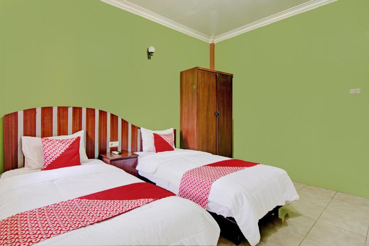 Oyo 92551 Netra Hotel Ujunbatu Buitenkant foto