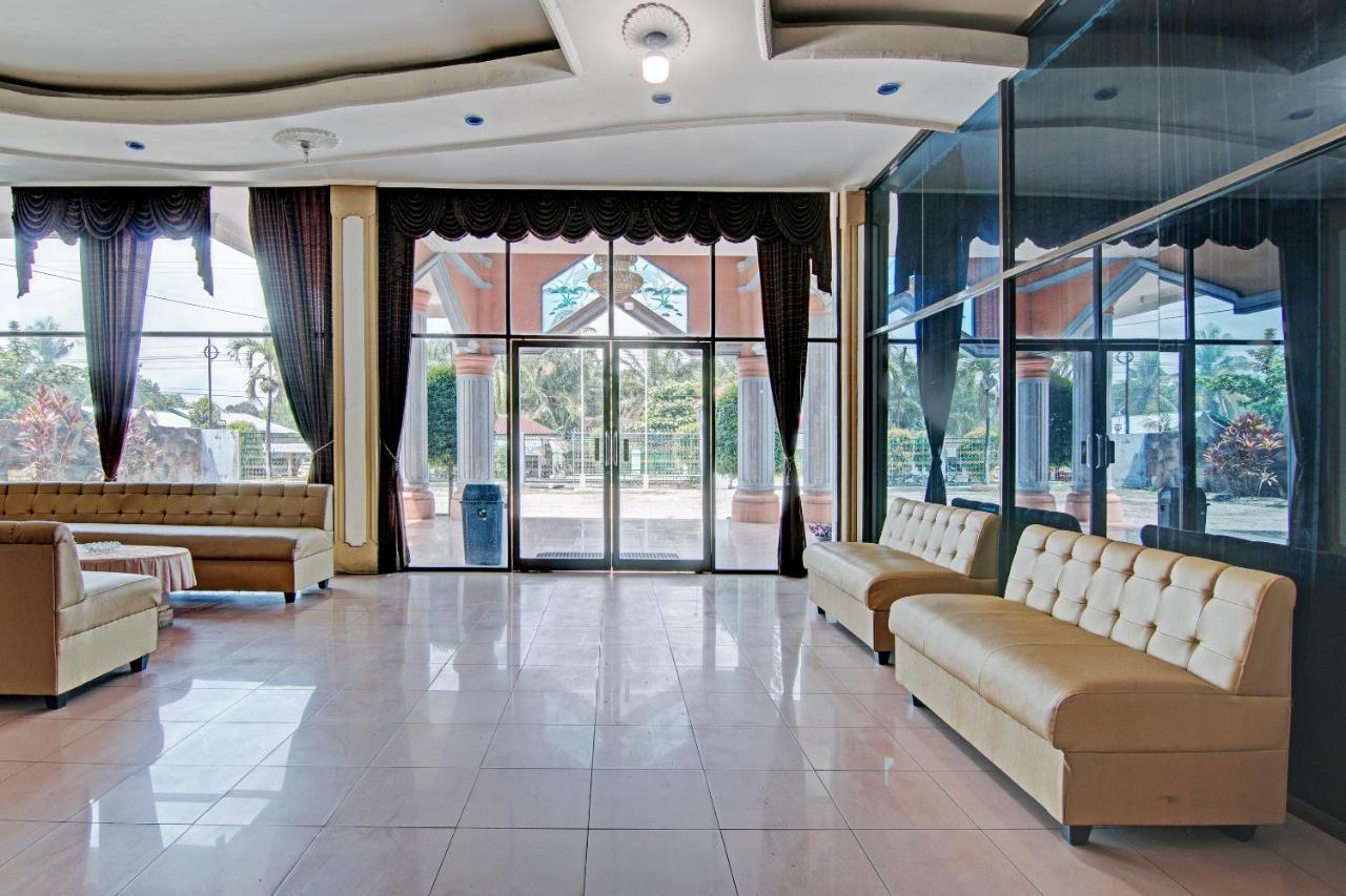 Oyo 92551 Netra Hotel Ujunbatu Buitenkant foto