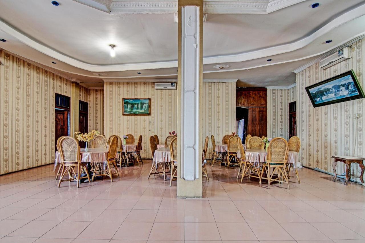 Oyo 92551 Netra Hotel Ujunbatu Buitenkant foto