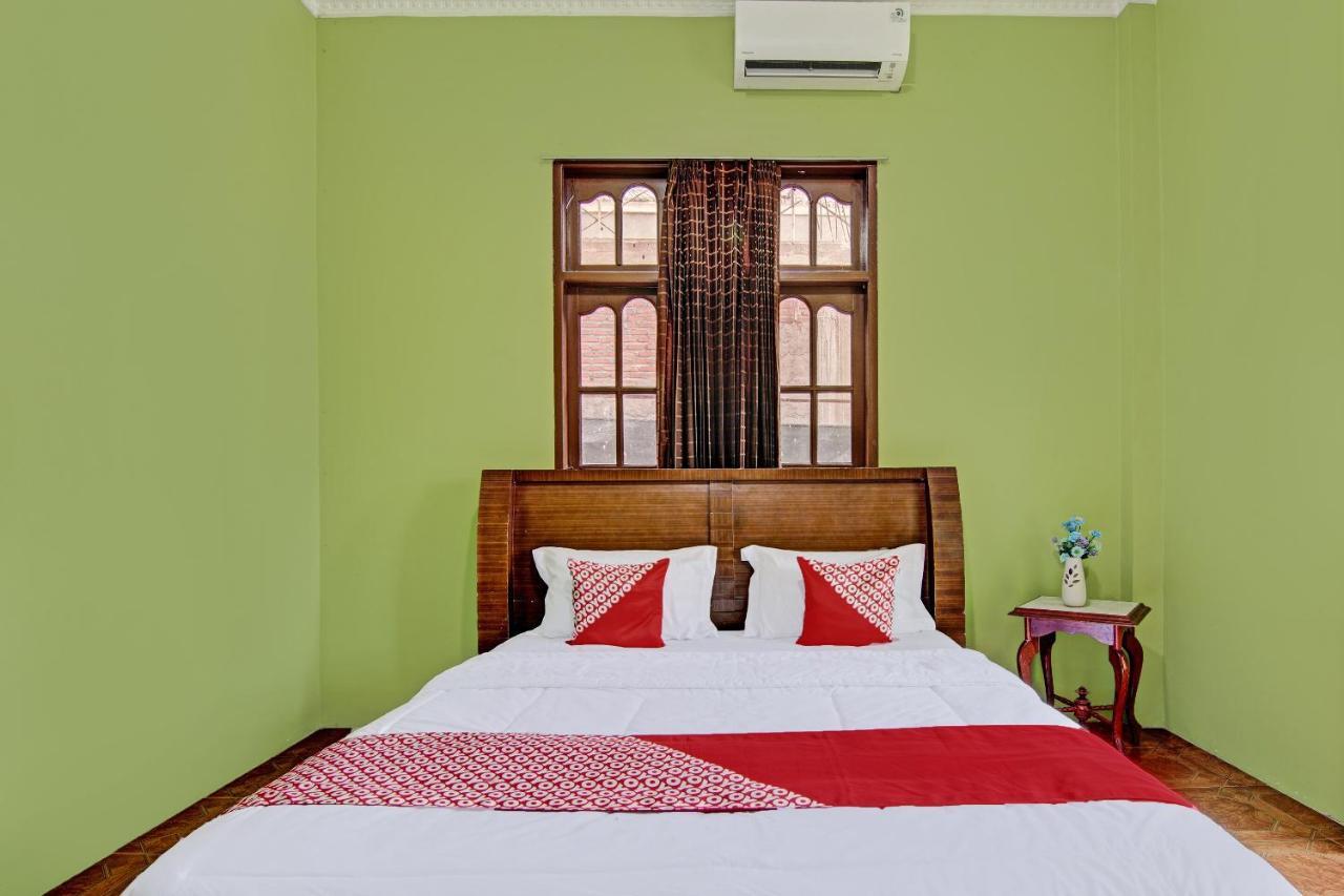 Oyo 92551 Netra Hotel Ujunbatu Buitenkant foto