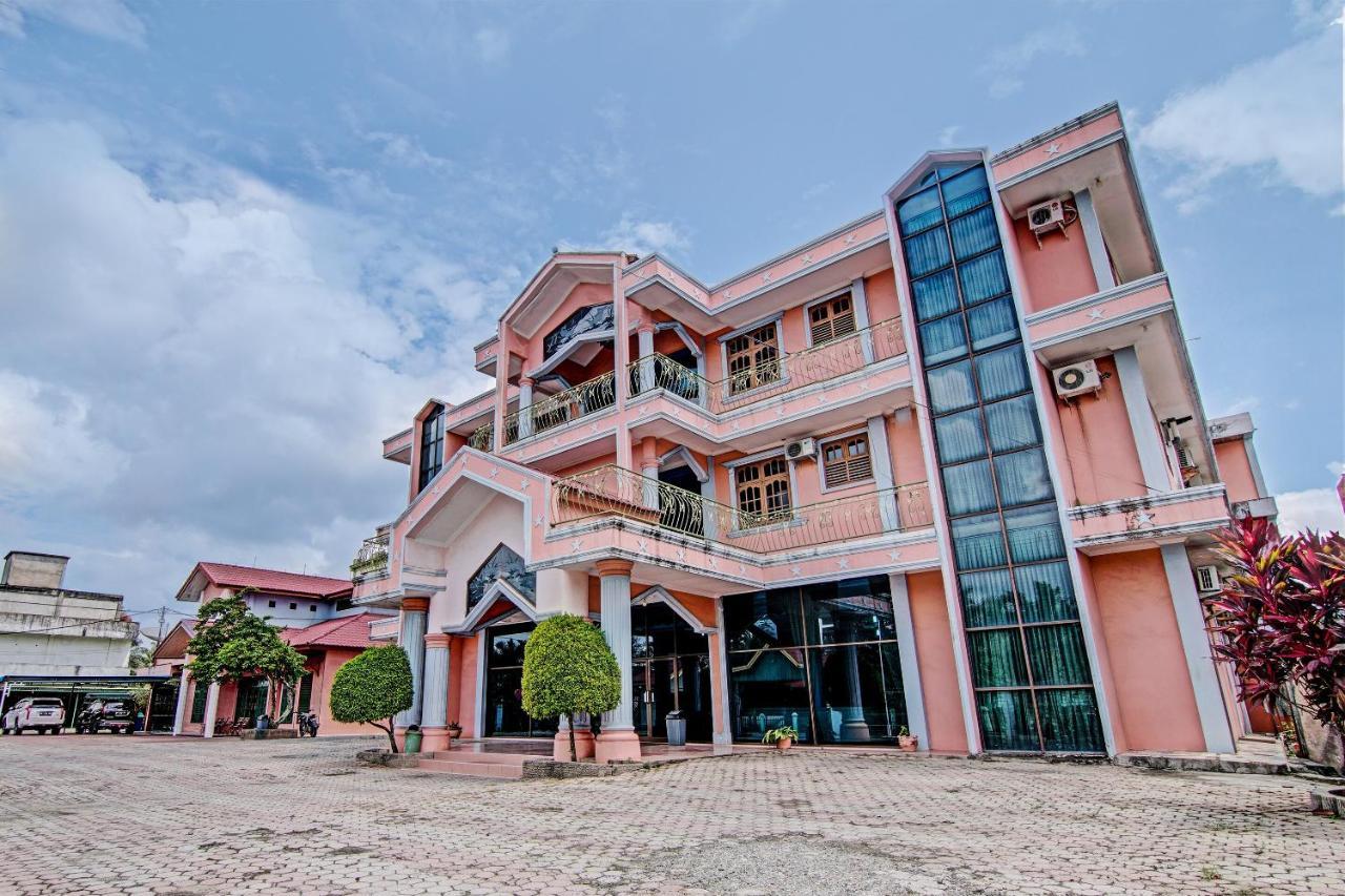 Oyo 92551 Netra Hotel Ujunbatu Buitenkant foto