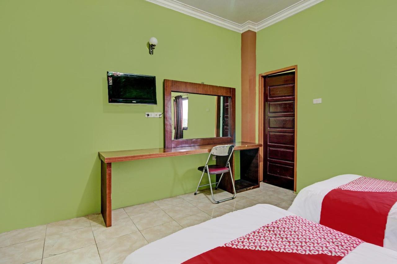 Oyo 92551 Netra Hotel Ujunbatu Buitenkant foto