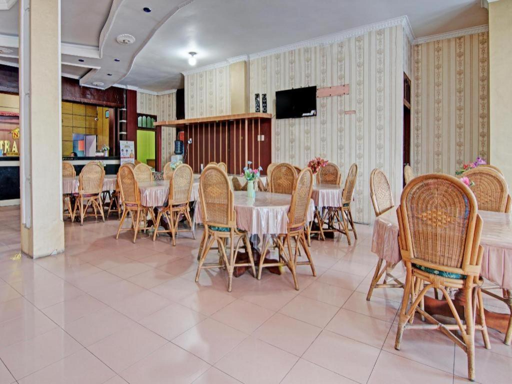 Oyo 92551 Netra Hotel Ujunbatu Buitenkant foto